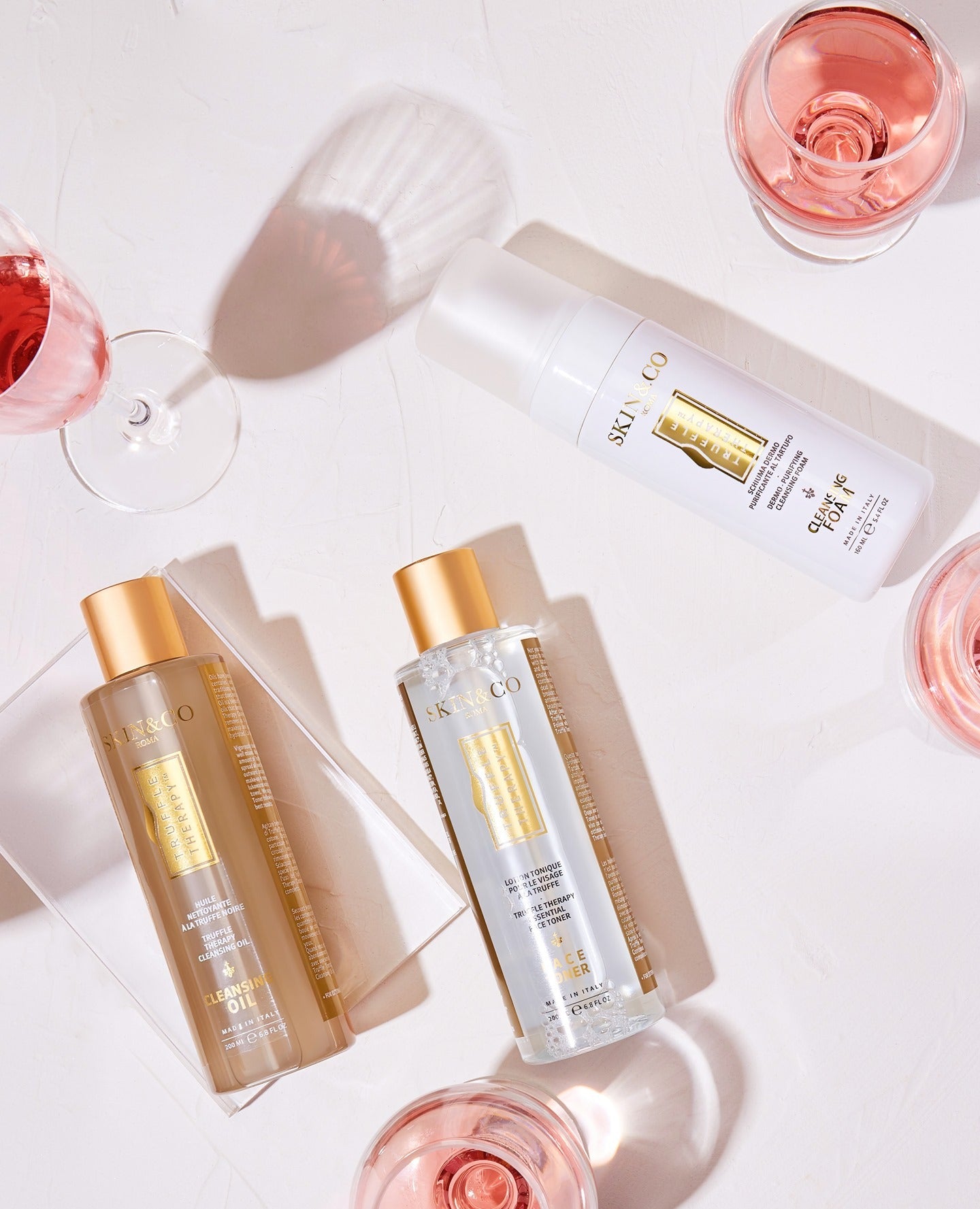 Veido ir kūno odos priežiūros priemonės su juodųjų trumų ekstraktu