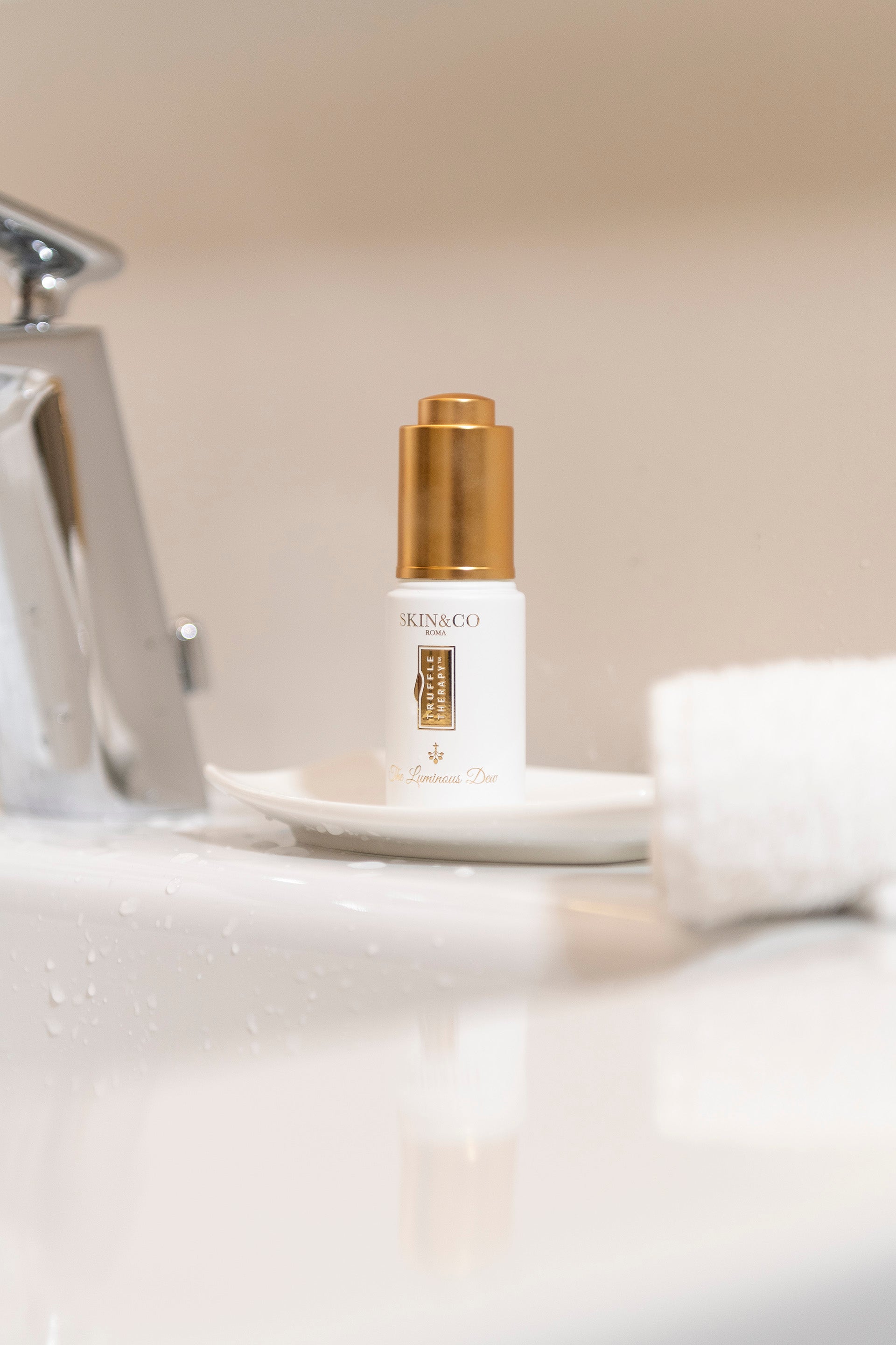 Serumas paakių zonai Truffle Therapy Luminous Dew