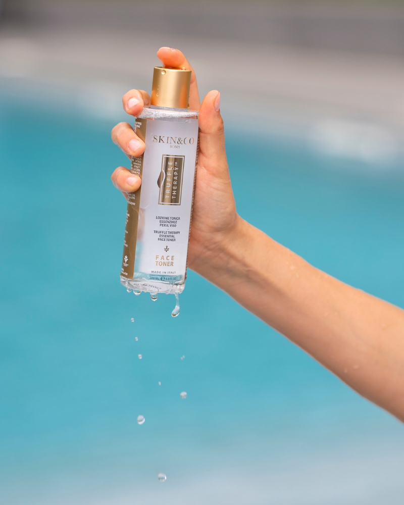 Veido tonikas su juodaisiais trumais / Truffle Therapy Face Toner