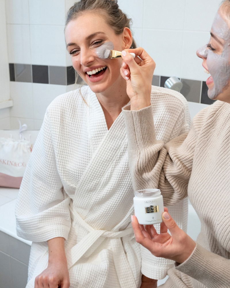 Naktinė veido kaukė su juodaisiais trumais / Truffle Therapy Midnight Dew Mask