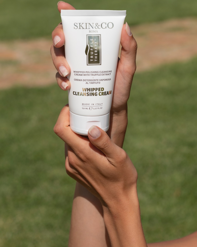 Valomasis veido pienelis / Truffle Therapy Wipped Cleansing Cream