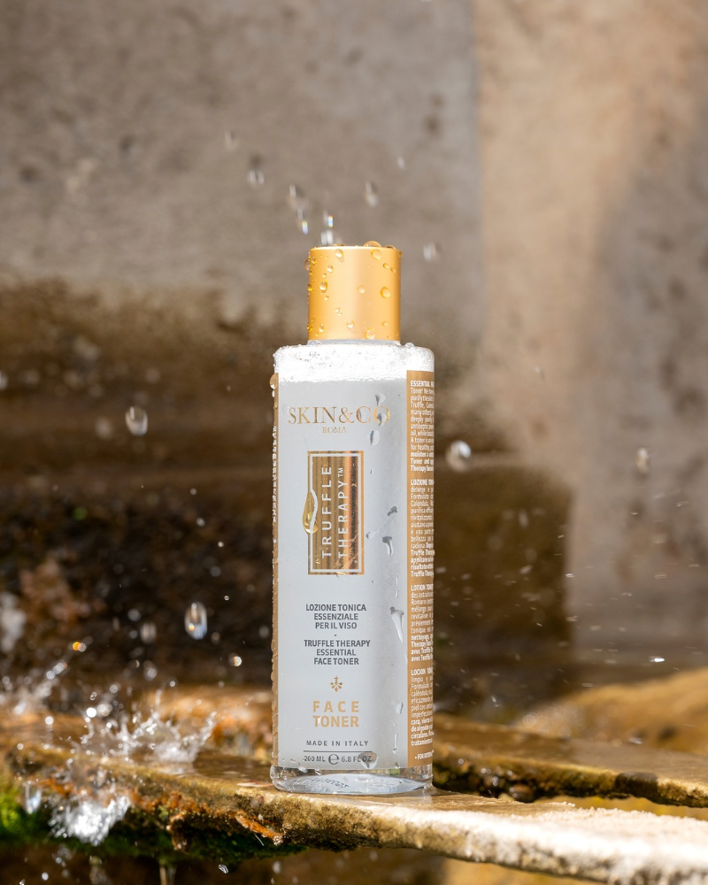 Veido tonikas su juodaisiais trumais / Truffle Therapy Face Toner