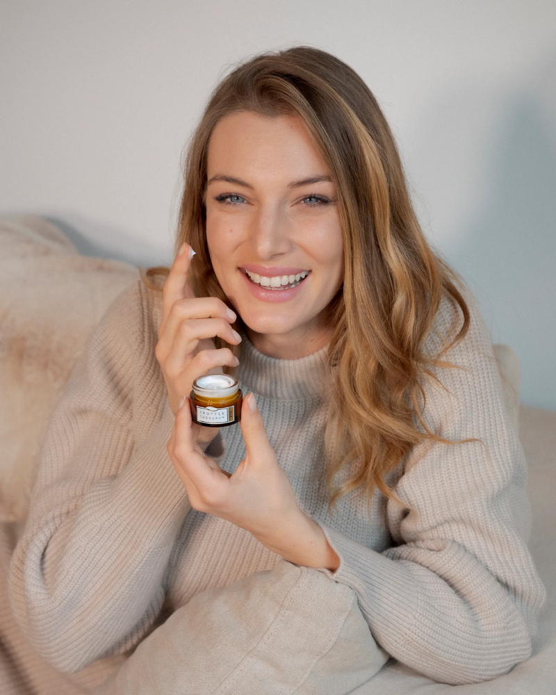 Drėkinamasis dieninis veido kremas-kelioninis dydis / Truffle Therapy Dew Day Creme Travel Size