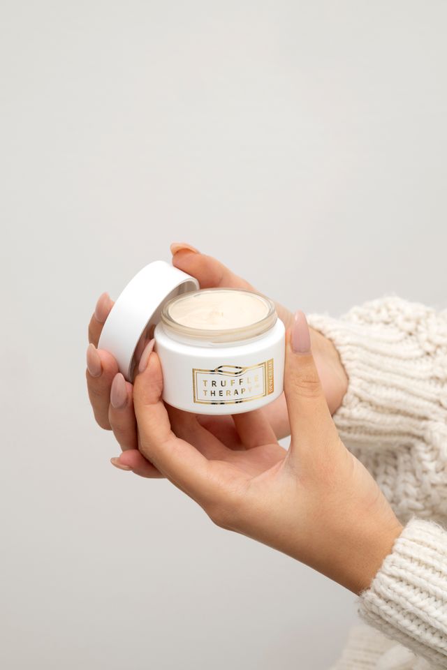 Drėkinamasis dieninis veido kremas / Truffle Therapy Dew Creme